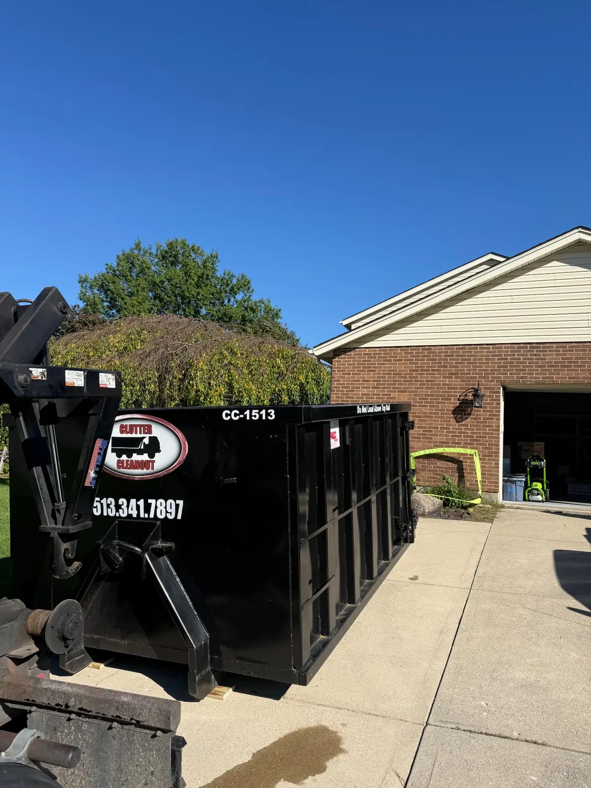 Clutter Cleanout 15 yard dumpster CC-1513 delivered to a residential driveway in Fort Mitchell, KY