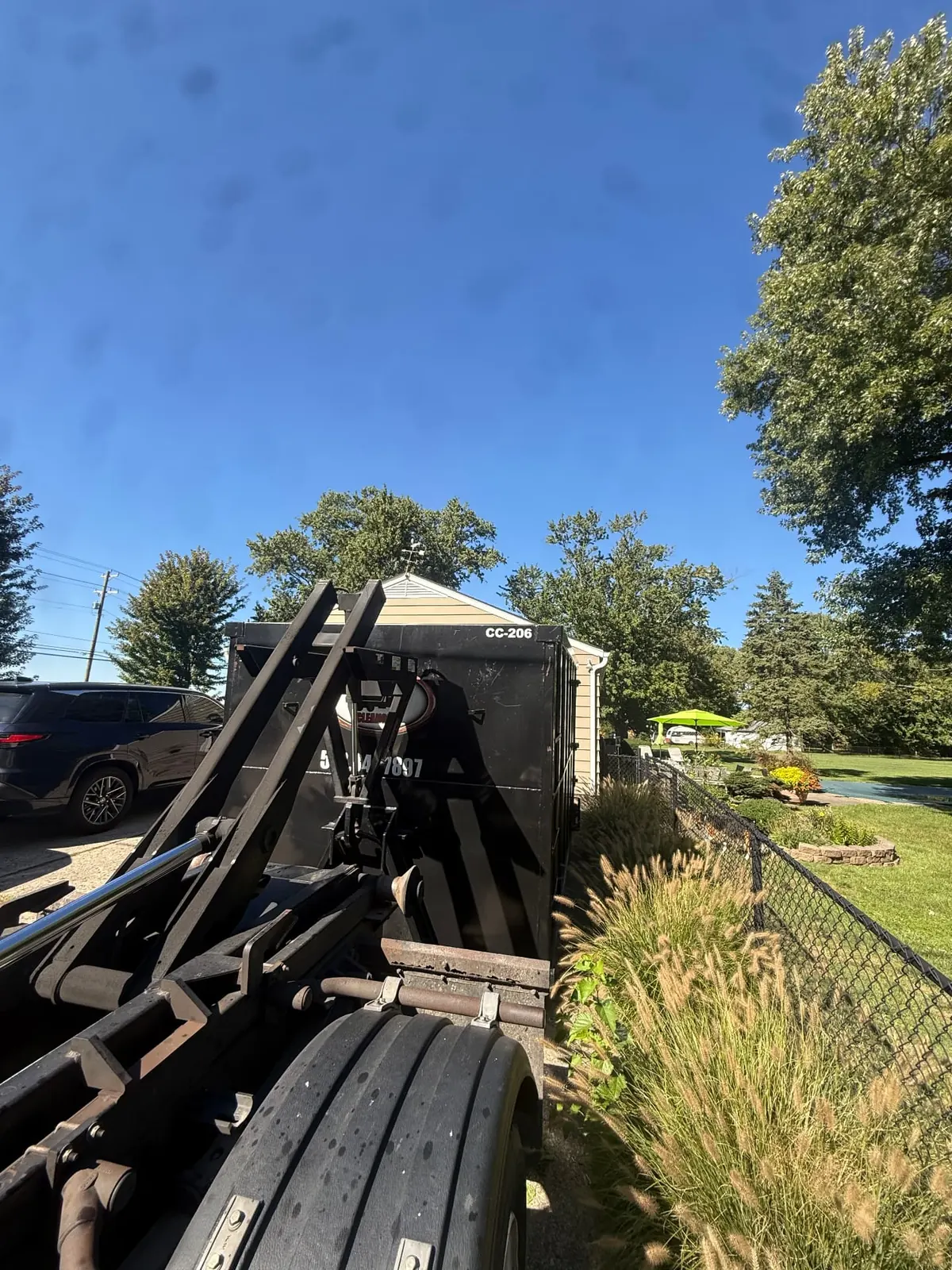 Clutter Cleanout 20 yard dumpster CC-206 delivered to a residential driveway in Mason, OH