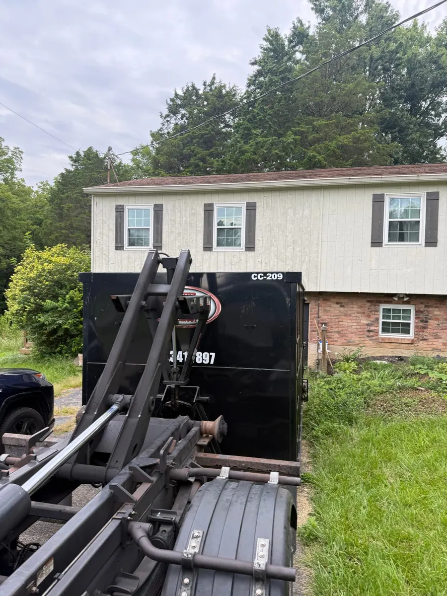 Clutter Cleanout 20 yard dumpster CC-209 delivered to a split-level home driveway in Milford, OH